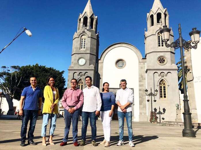 El PSOE capta imágenes para un video electoral en la plaza de San Juan (Foto TA)